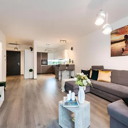 Luxury W/ River View + Private Parking *